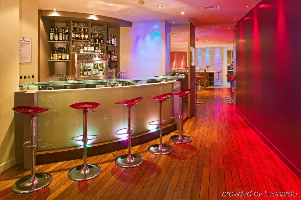 Hotel Mercure Paris La Défense 11