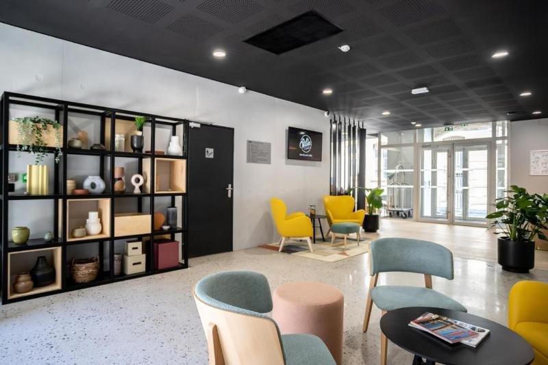 Staycity Aparthotels Paris La Defense 1