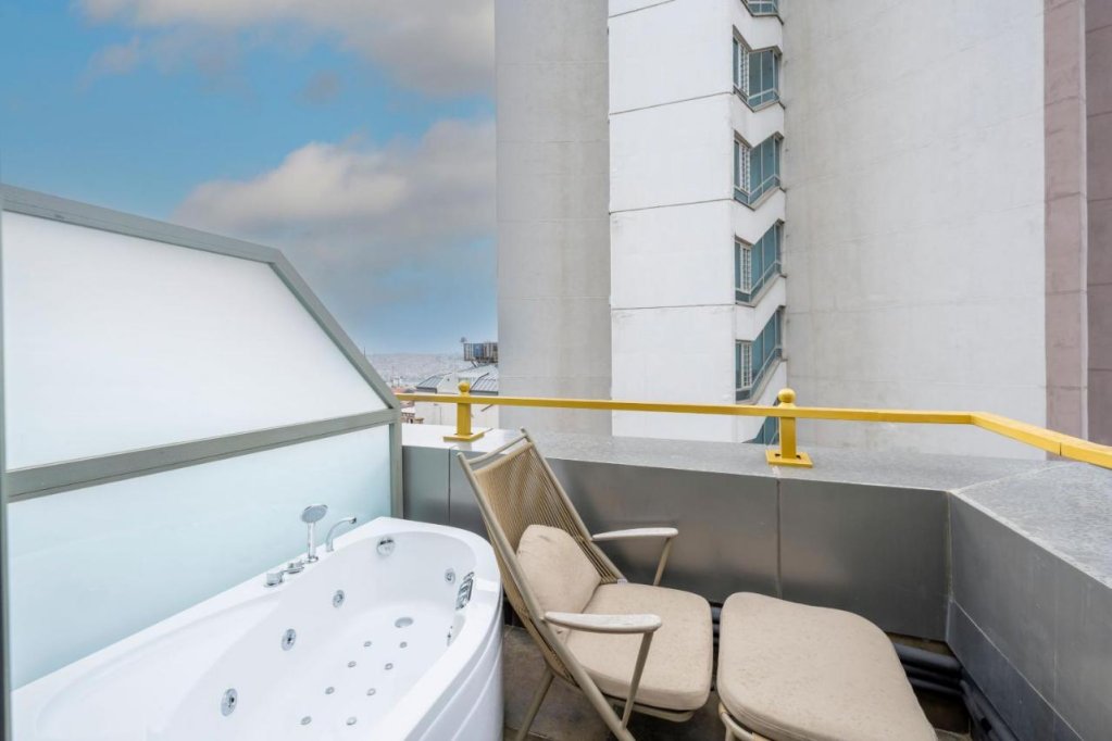 Ramada By Wyndham Istanbul Pera 14