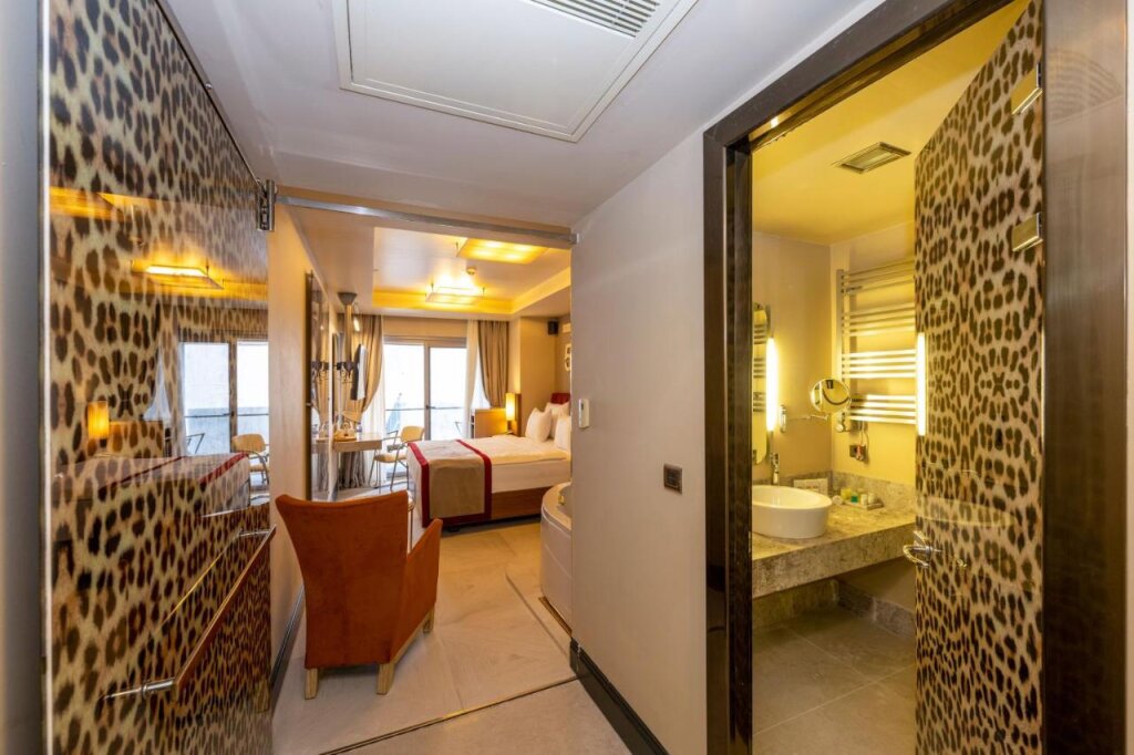 Ramada By Wyndham Istanbul Pera 6