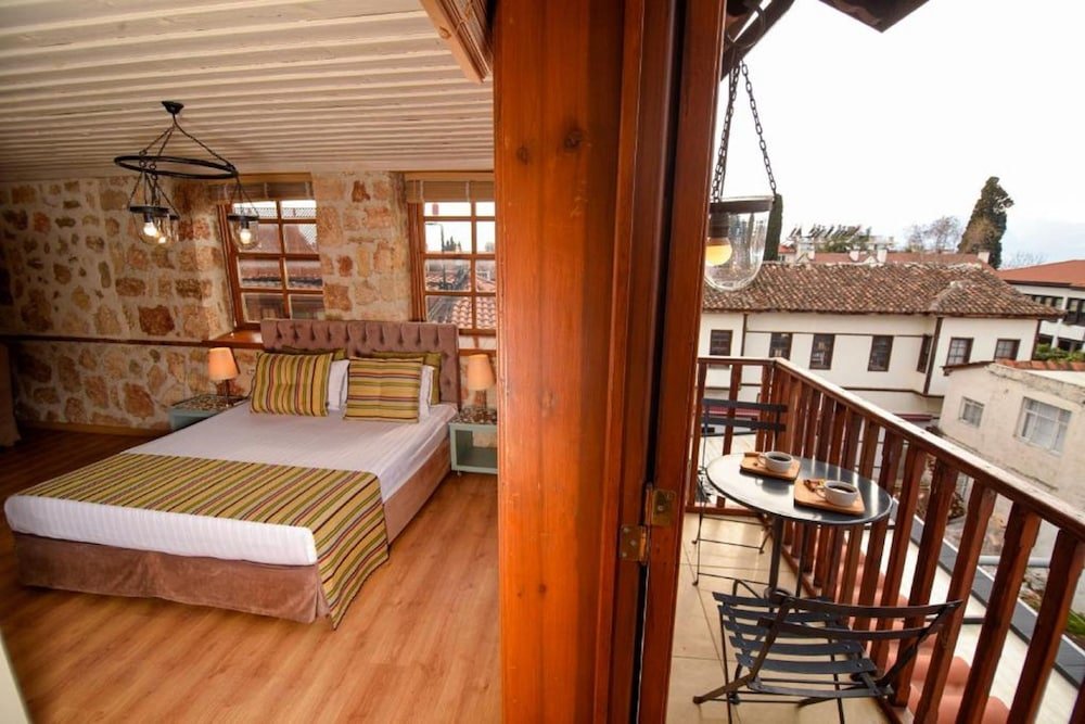 Gazetta Suites 11
