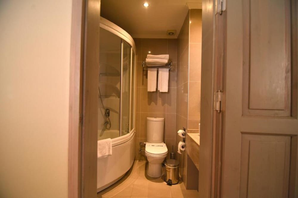 Gazetta Suites 13