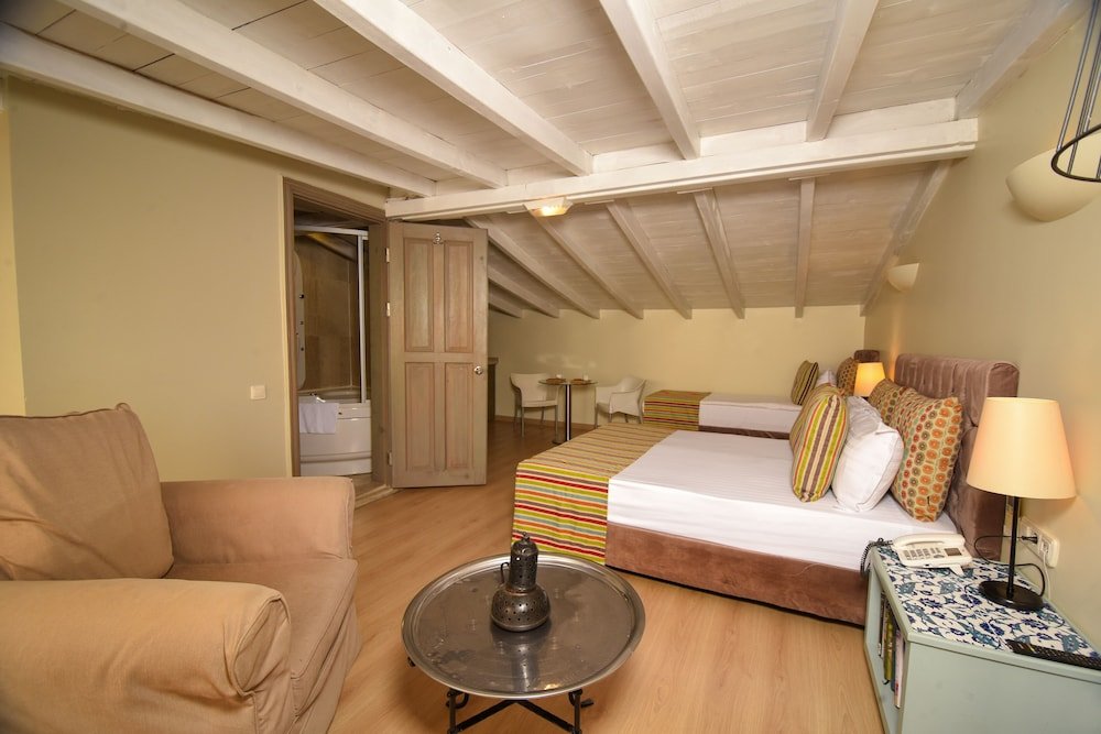Gazetta Suites 14
