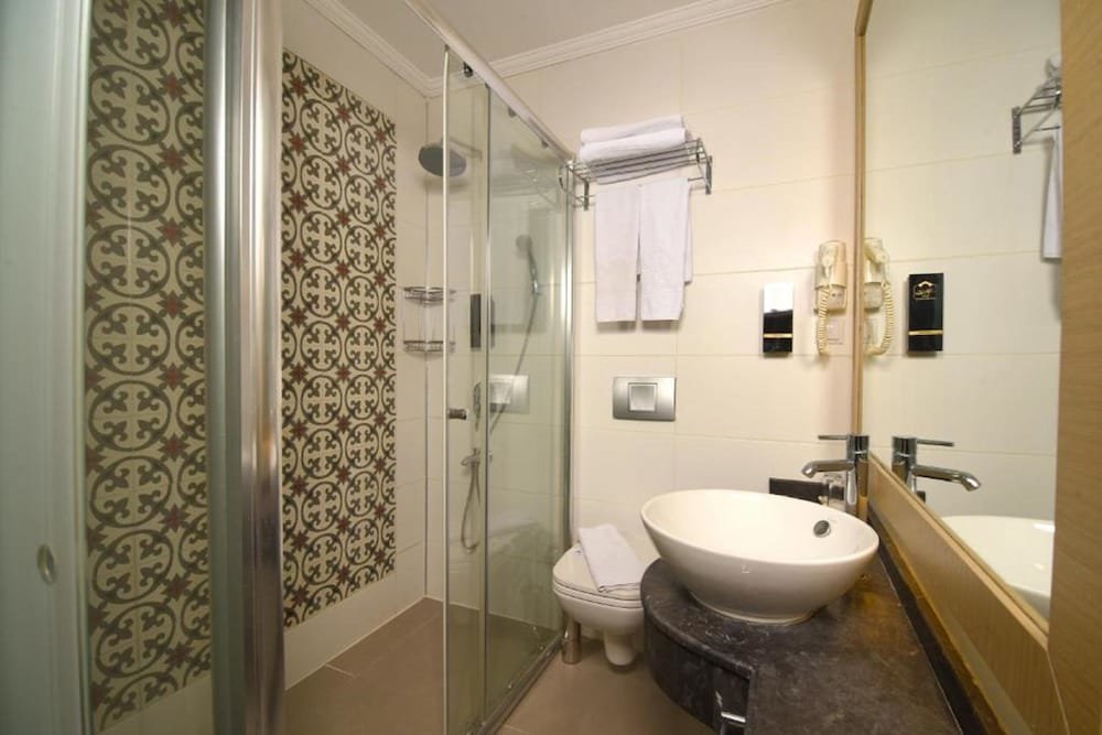 Gazetta Suites 16