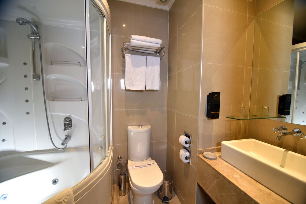 Gazetta Suites 18