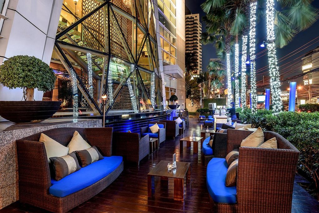 Hilton Bangkok Grande Asoke 12