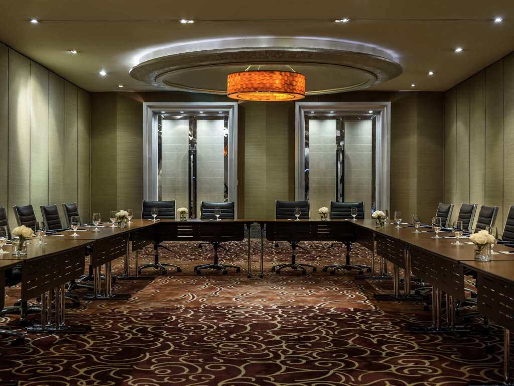 Hilton Bangkok Grande Asoke 19