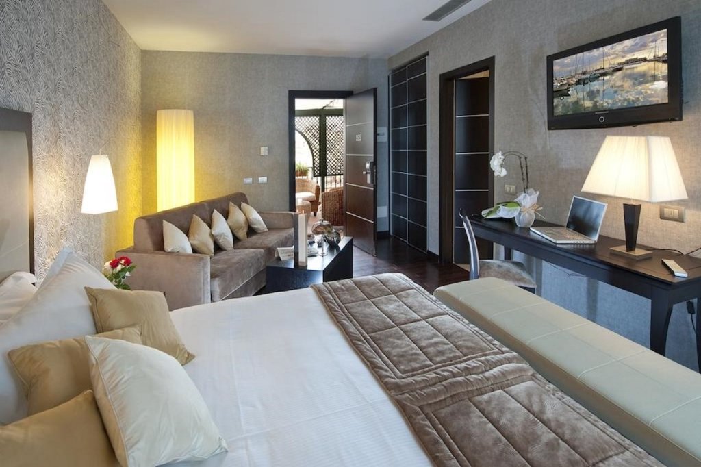 Fiume Hotel 2
