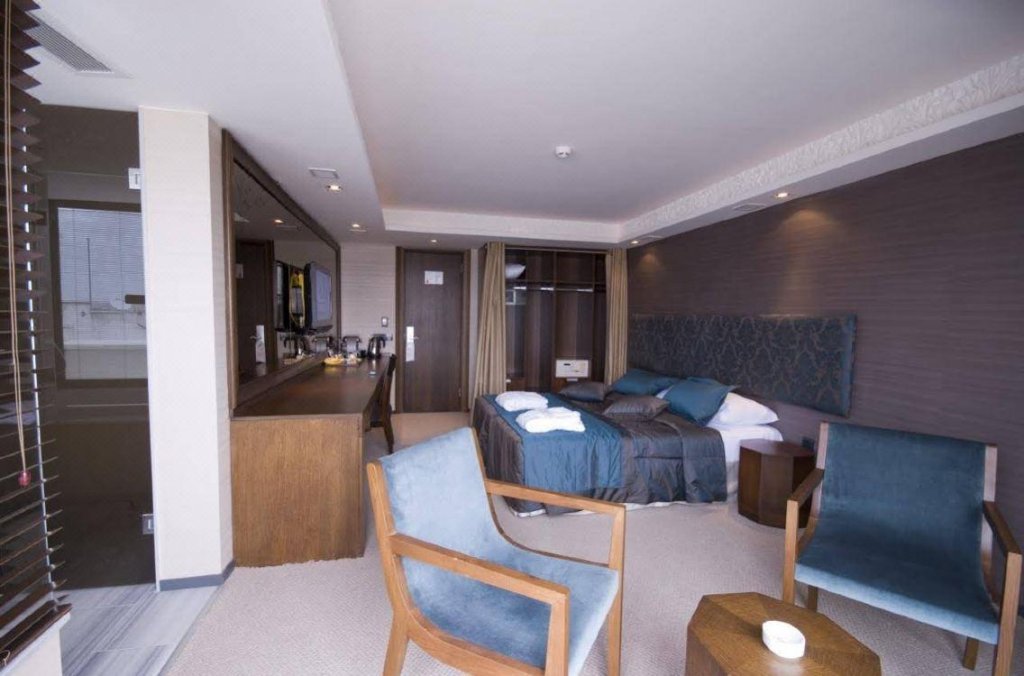 Pera Tulip Hotel 10