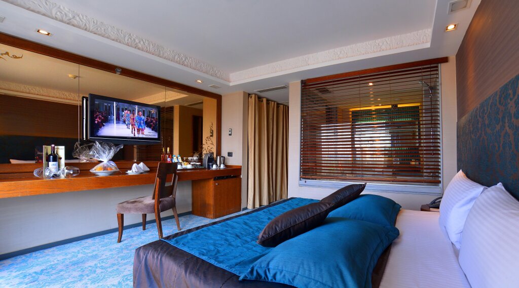 Pera Tulip Hotel 16