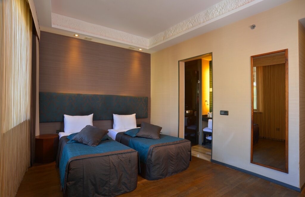Pera Tulip Hotel 24