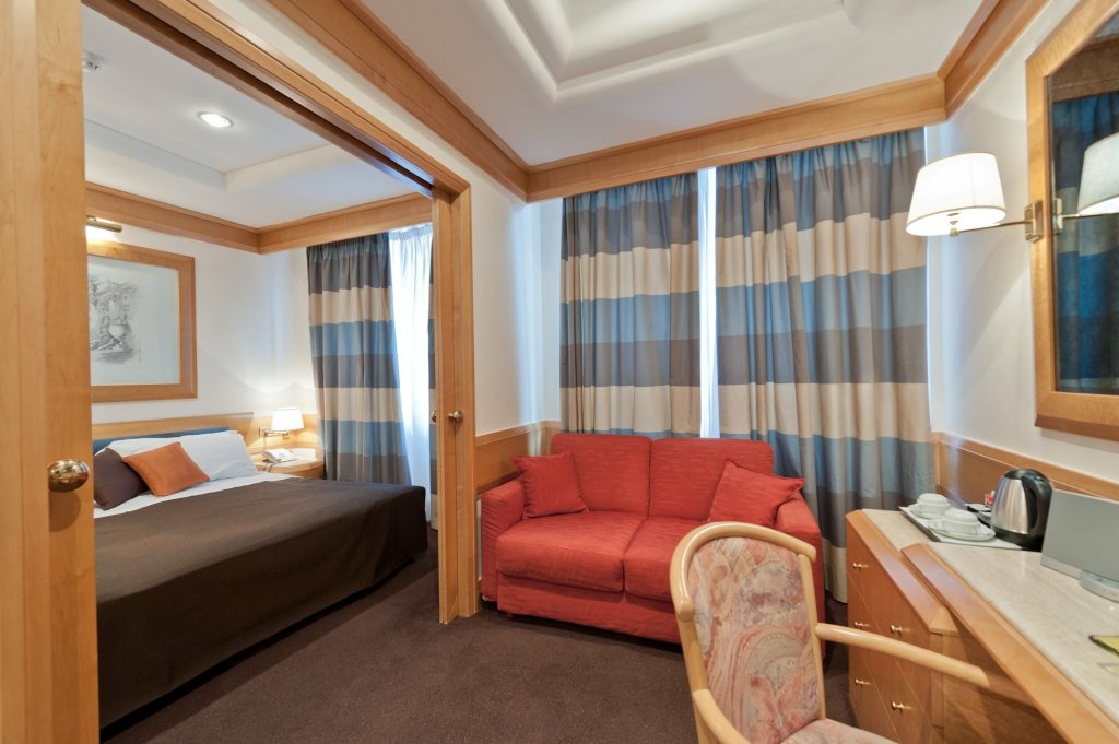 Hotel White 12