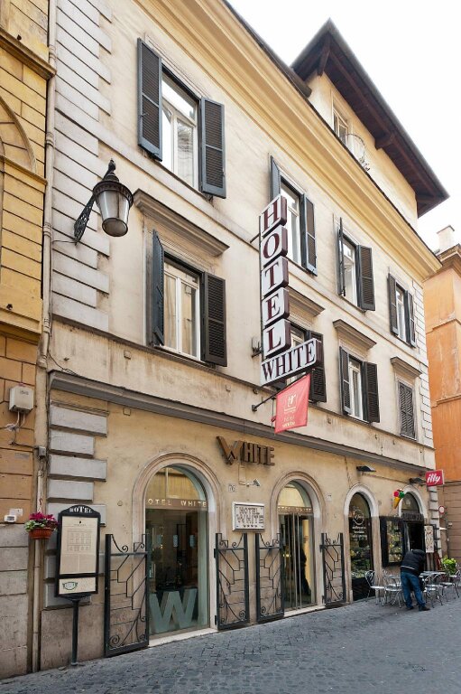 Hotel White 21