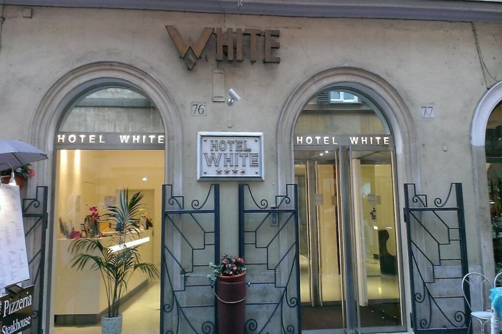 Hotel White 22