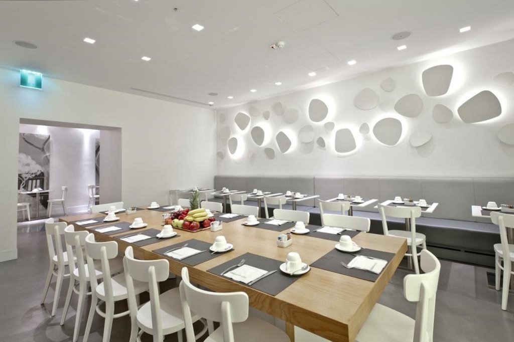 Hotel White 24