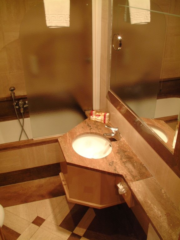 Hotel White 9