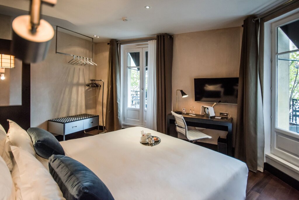 Room Mate Alain Champs Elysées 6