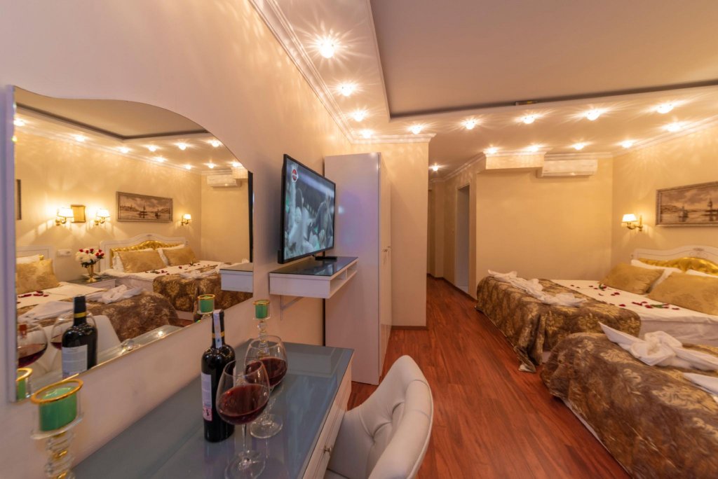 Charm Hotel 3