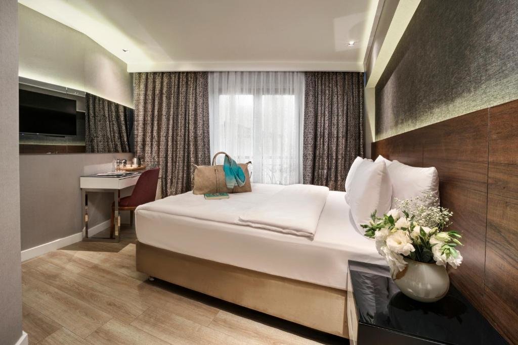 Dora Pera Hotel 8