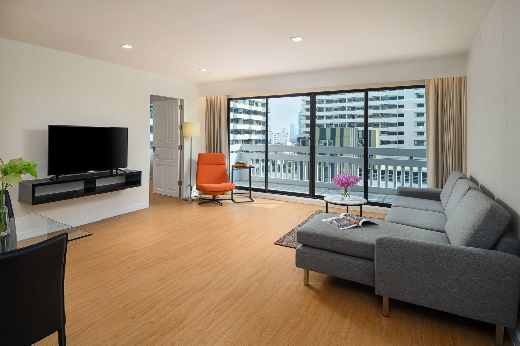 Phachara Suites Sukhumvit 10