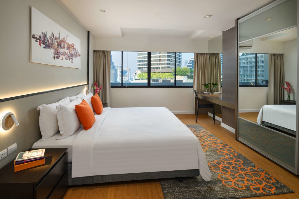 Phachara Suites Sukhumvit 11