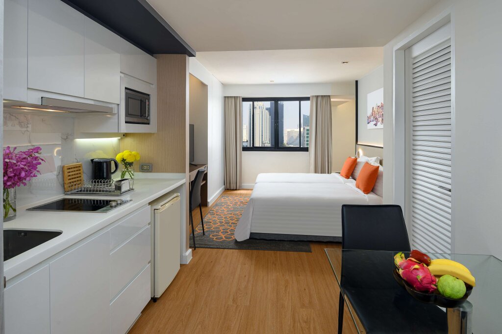 Phachara Suites Sukhumvit 16