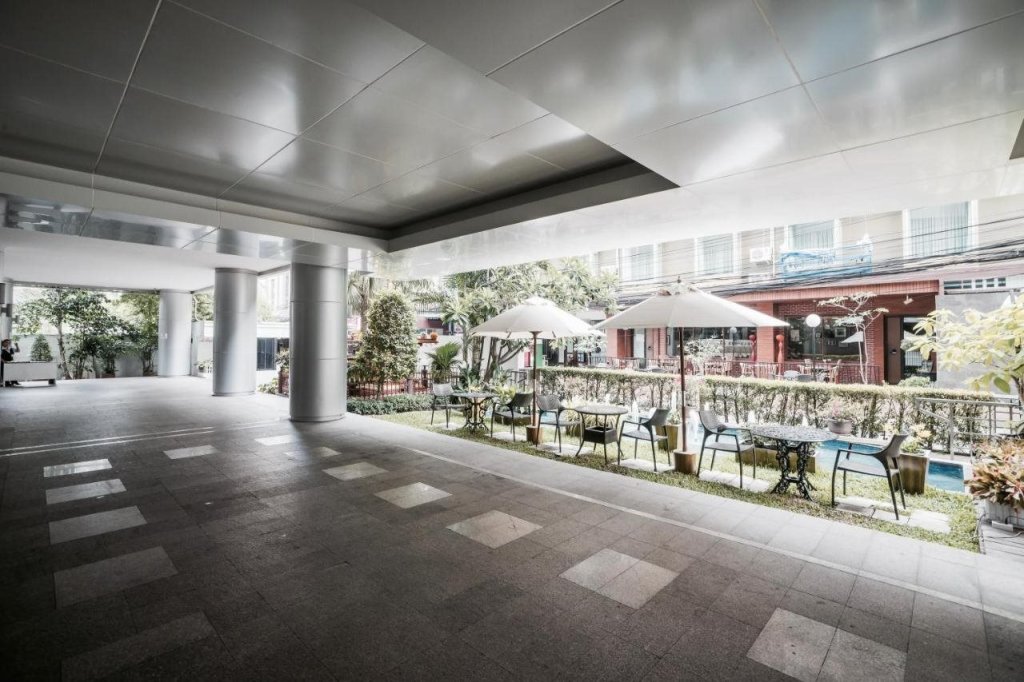 Phachara Suites Sukhumvit 21