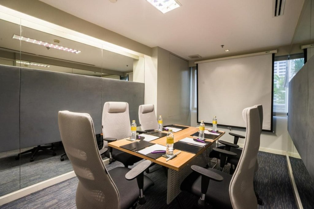 Phachara Suites Sukhumvit 23