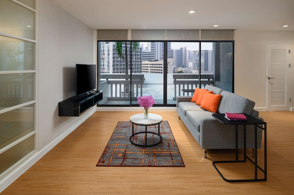 Phachara Suites Sukhumvit 4