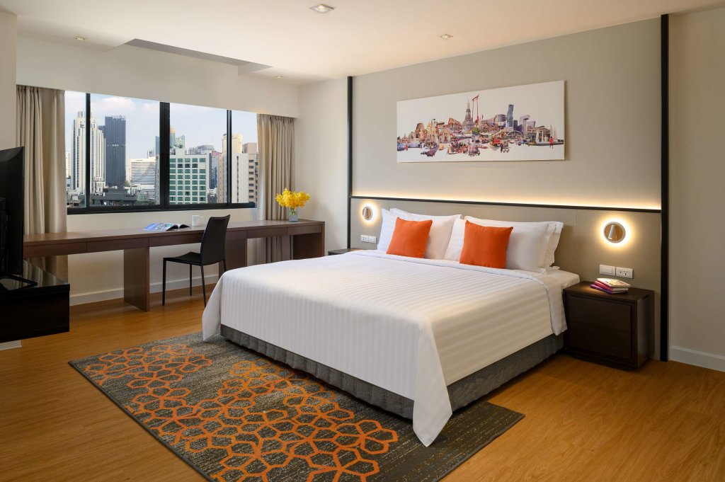 Phachara Suites Sukhumvit 5