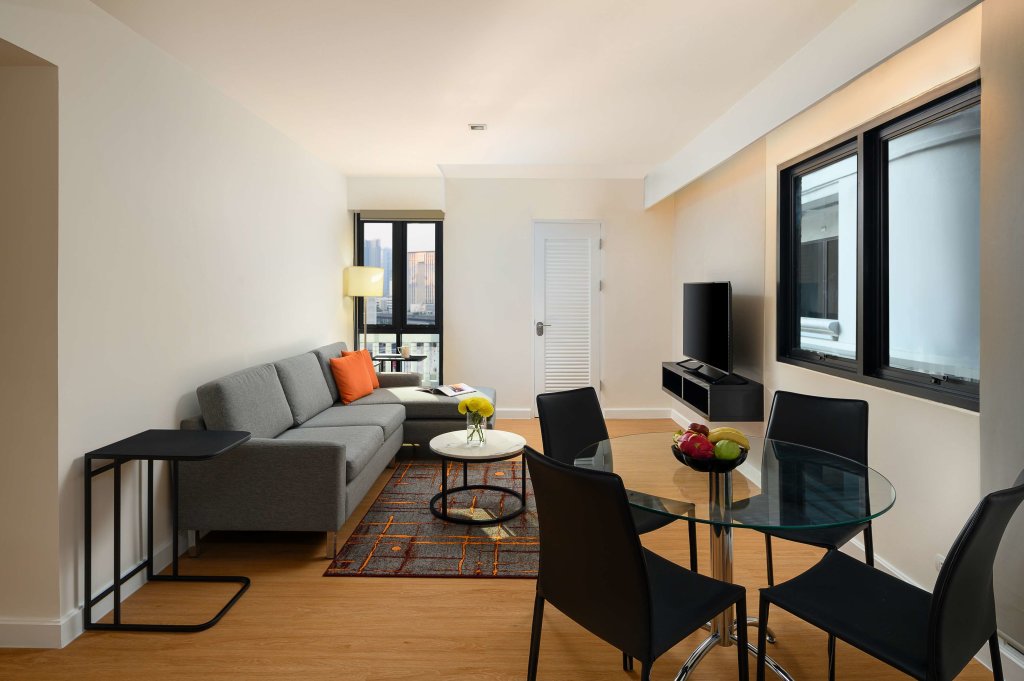 Phachara Suites Sukhumvit 7
