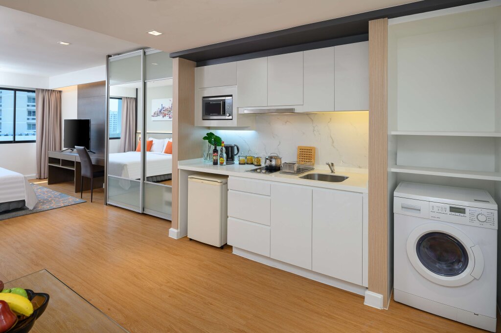 Phachara Suites Sukhumvit 8