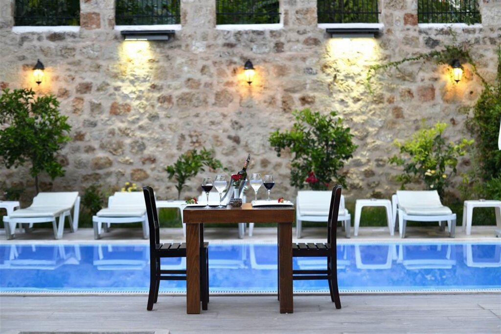 Hadrian Gate Hotel 14