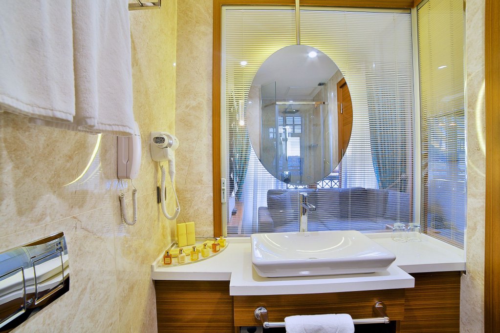Momento Golden Horn Hotel 1