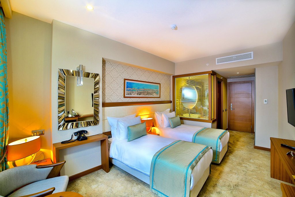 Momento Golden Horn Hotel 19