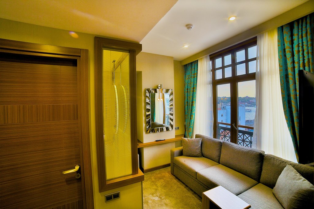 Momento Golden Horn Hotel 21