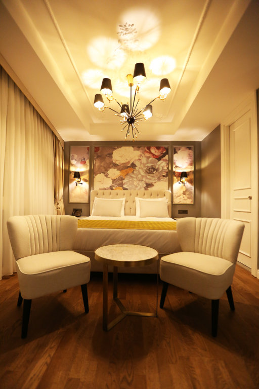 Royal Tophane 1