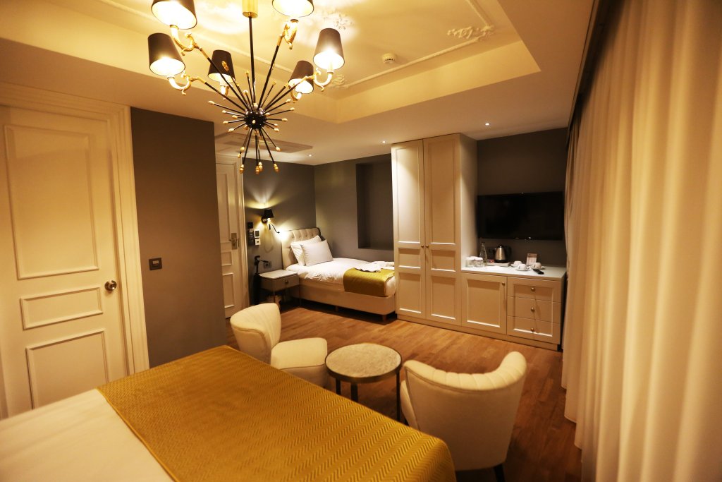 Royal Tophane 5