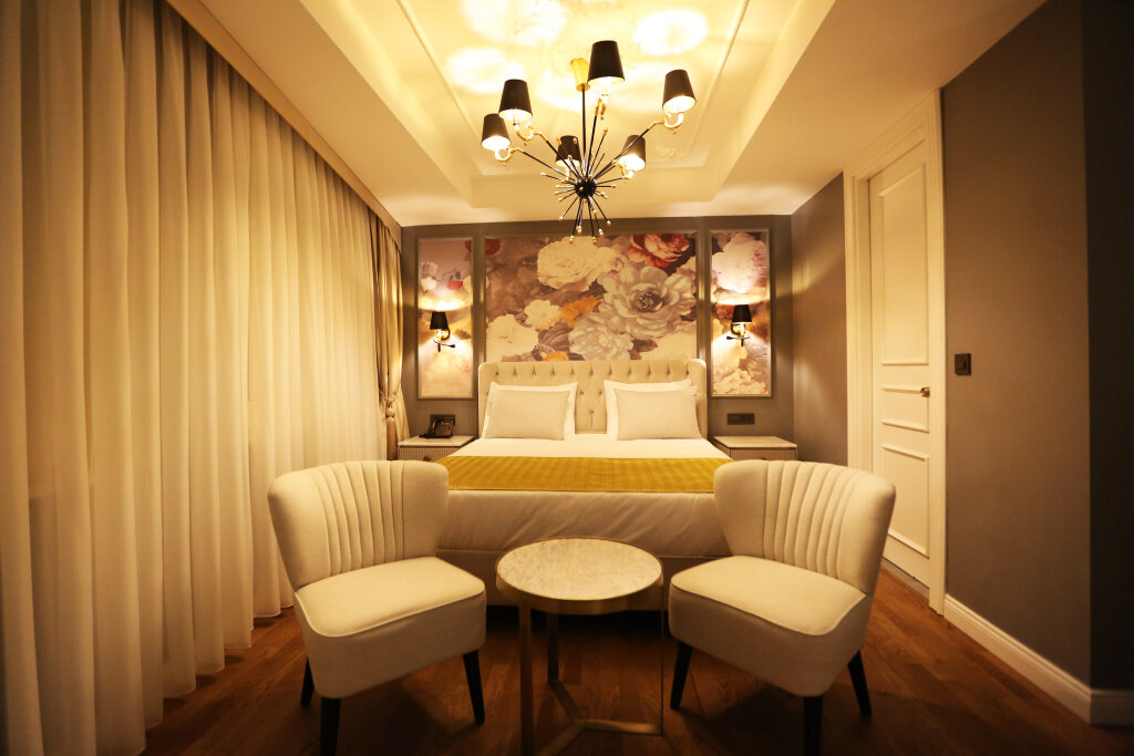 Royal Tophane 6