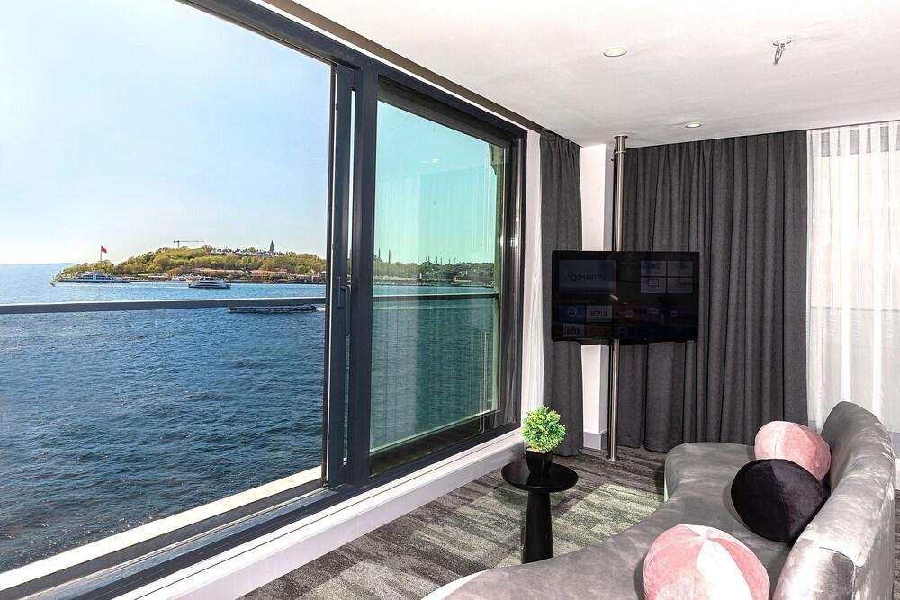 Pera Bosphorus Hotel 1