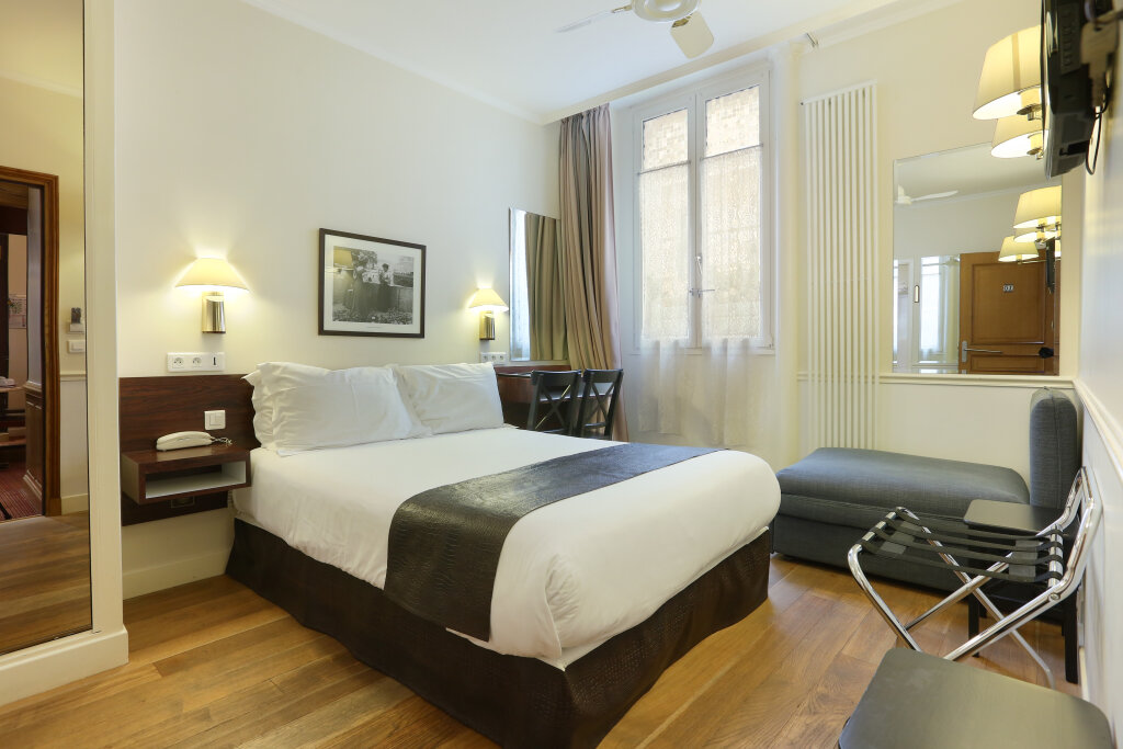 Hotel College De France 11