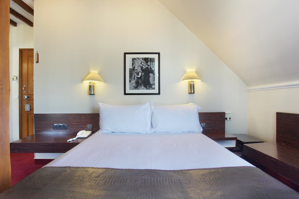 Hotel College De France 19