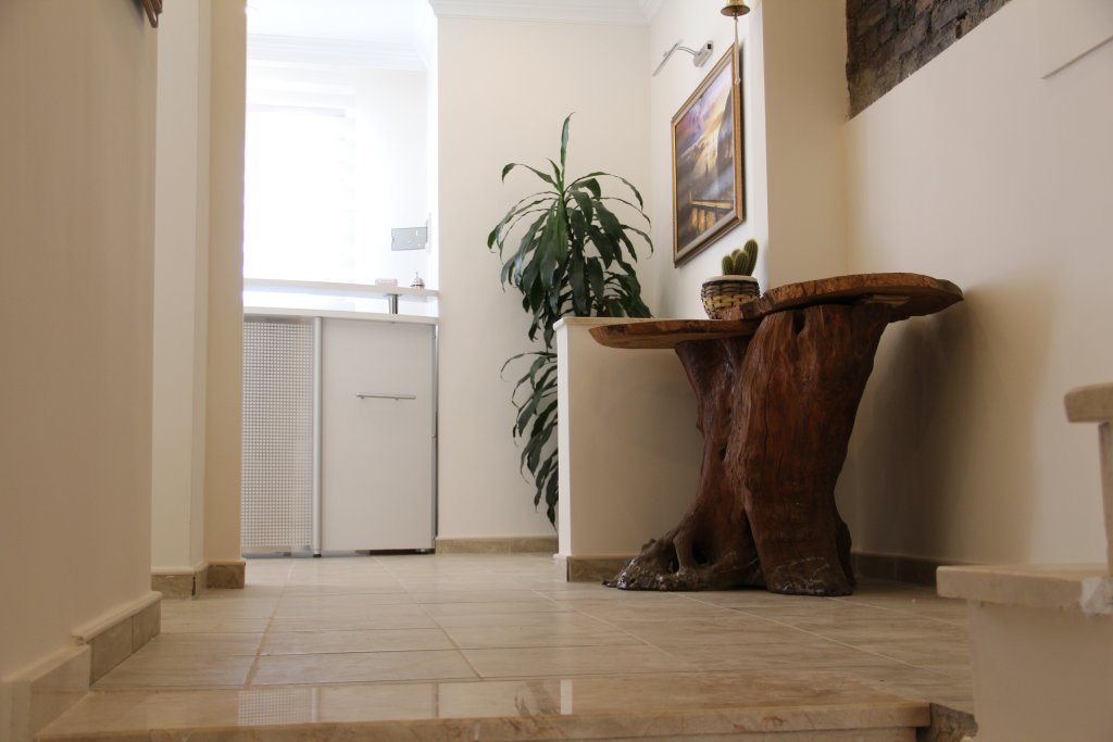 Galley Hotel 7