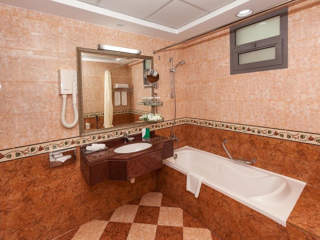 Howard Johnson Plaza By Wyndham Dubai Deira 10
