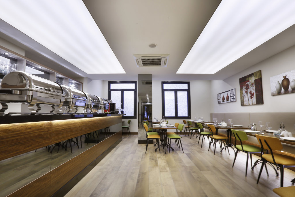The White Orient Hotel 11