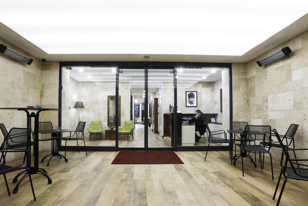 The White Orient Hotel 12