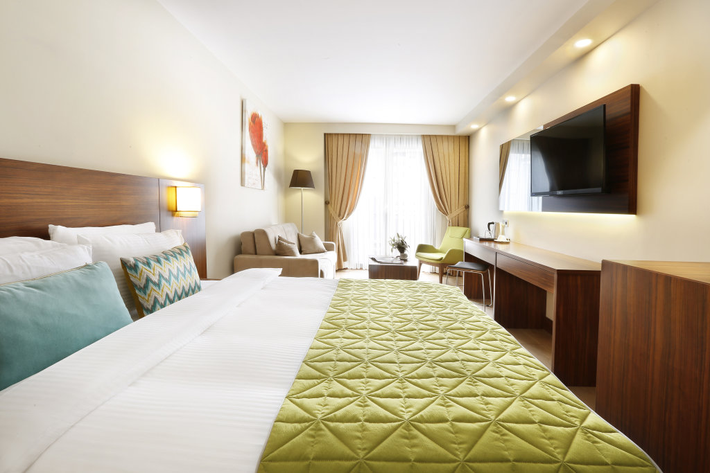 The White Orient Hotel 13
