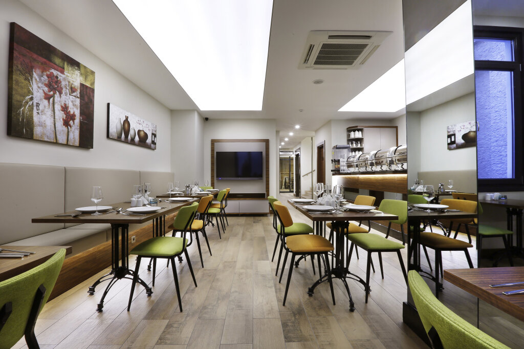 The White Orient Hotel 16
