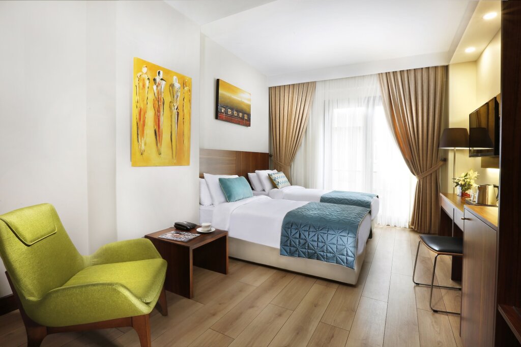 The White Orient Hotel 2