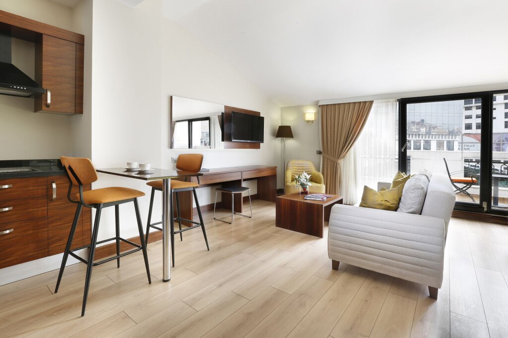 The White Orient Hotel 23